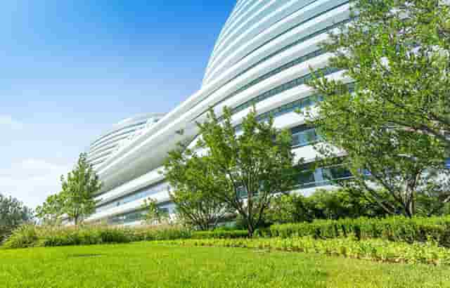 穿书时尚大衣搭配技巧(斗篷大衣的时尚搭配)